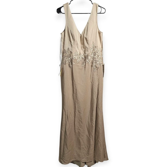 Cameron Blake Lace Appliqued V-Neck Sheath Dress 10 Champagne - Picture 2 of 14